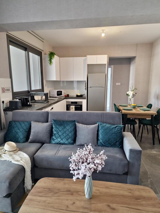 Carisa Deluxe Apartment With Jacuzzi Lárnaka Eksteriør bilde