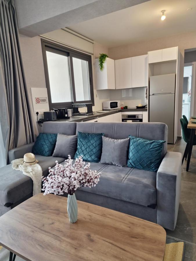 Carisa Deluxe Apartment With Jacuzzi Lárnaka Eksteriør bilde
