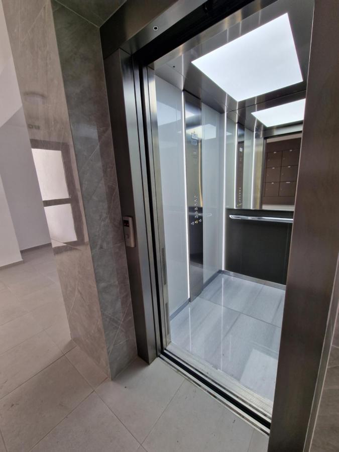 Carisa Deluxe Apartment With Jacuzzi Lárnaka Eksteriør bilde