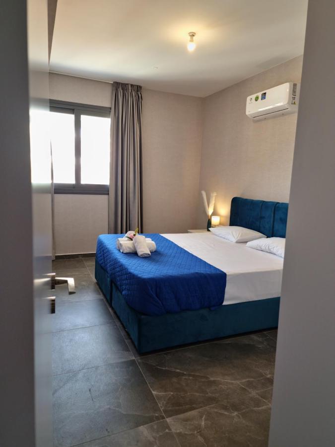 Carisa Deluxe Apartment With Jacuzzi Lárnaka Eksteriør bilde