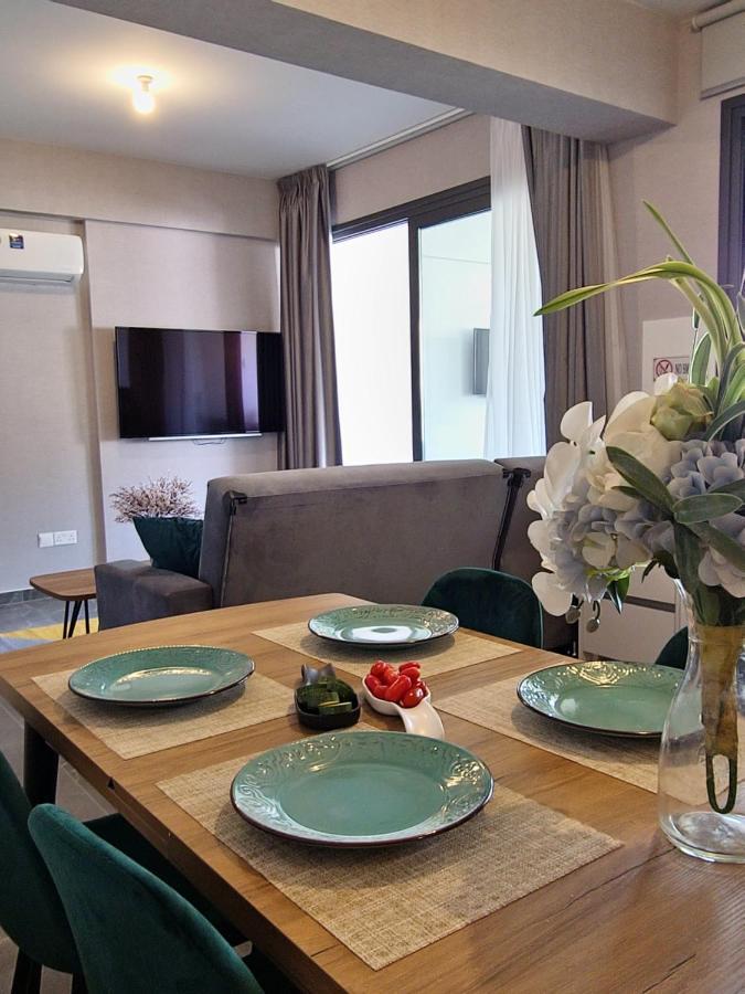 Carisa Deluxe Apartment With Jacuzzi Lárnaka Eksteriør bilde