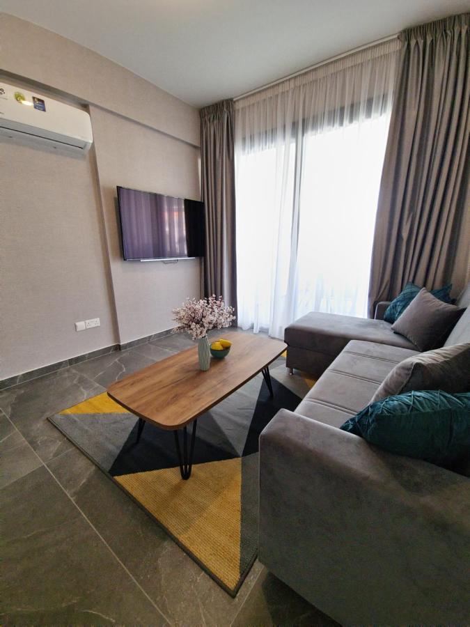 Carisa Deluxe Apartment With Jacuzzi Lárnaka Eksteriør bilde