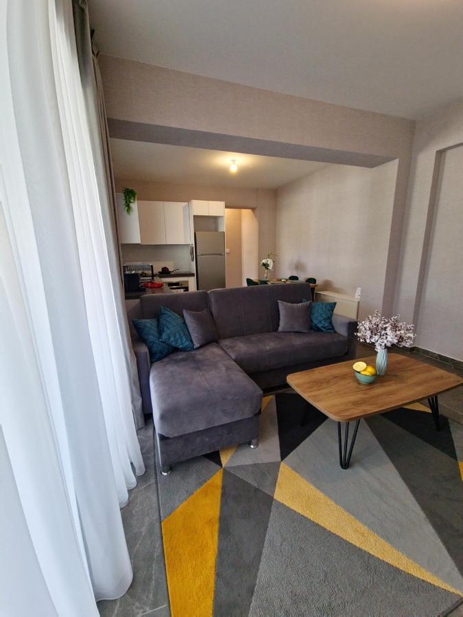 Carisa Deluxe Apartment With Jacuzzi Lárnaka Eksteriør bilde