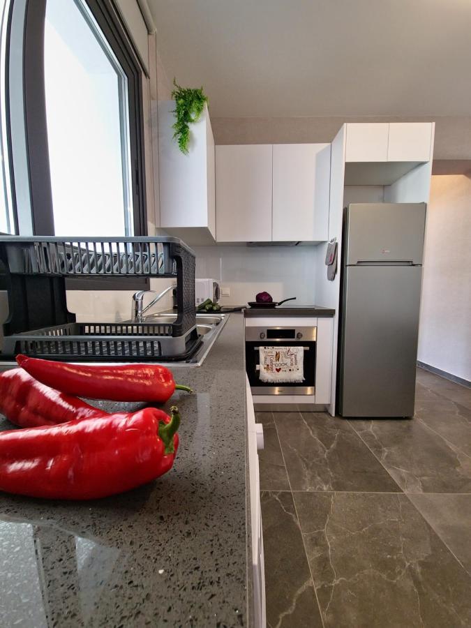 Carisa Deluxe Apartment With Jacuzzi Lárnaka Eksteriør bilde